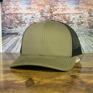 Richardson 112 trucker